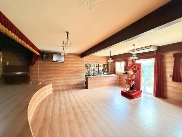 Property thumbnail 9