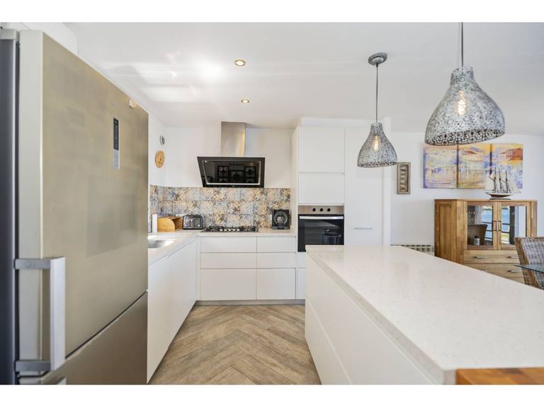 Property thumbnail 11