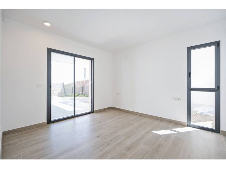 Property thumbnail 6