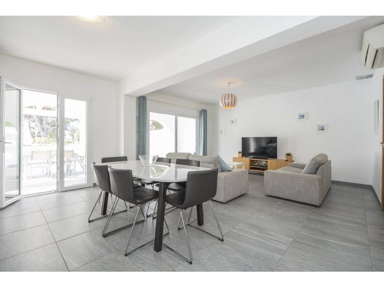 Property thumbnail 9
