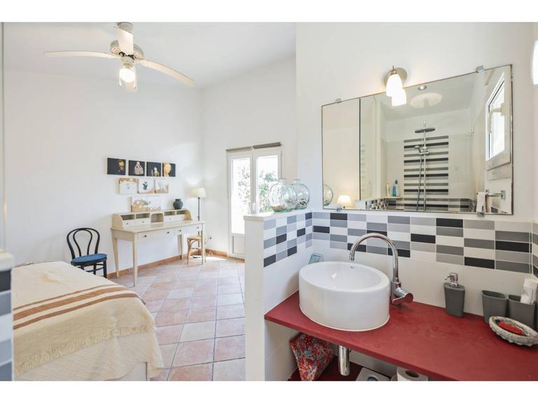 Property thumbnail 25