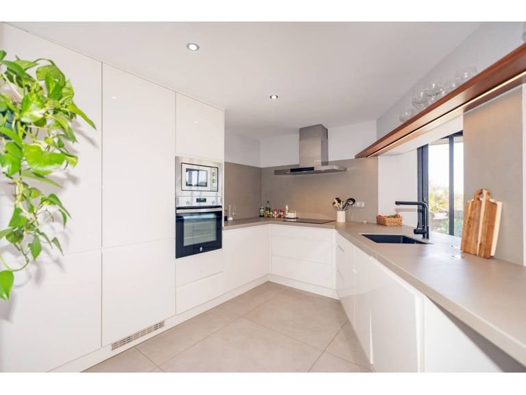 Property thumbnail 8