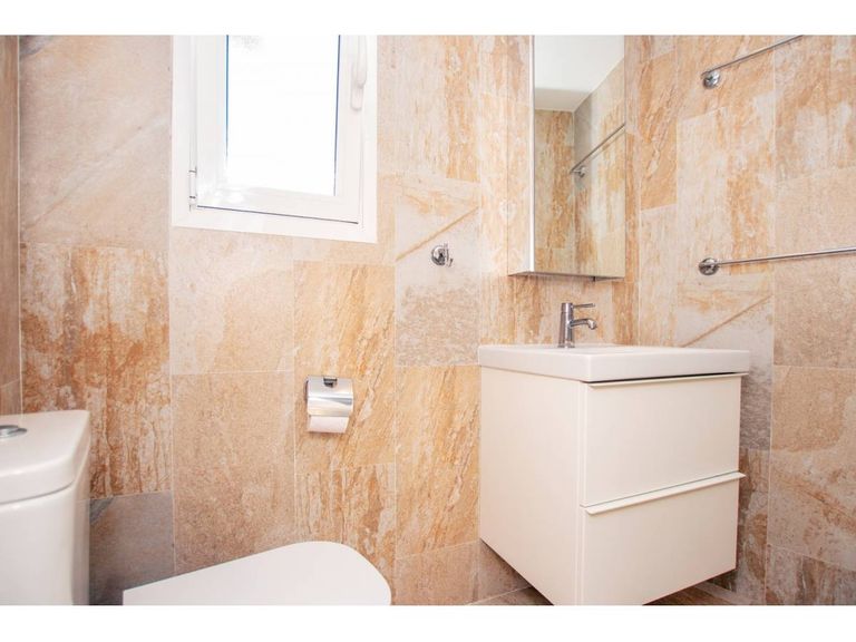 Property thumbnail 35