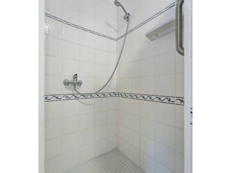 Property thumbnail 9