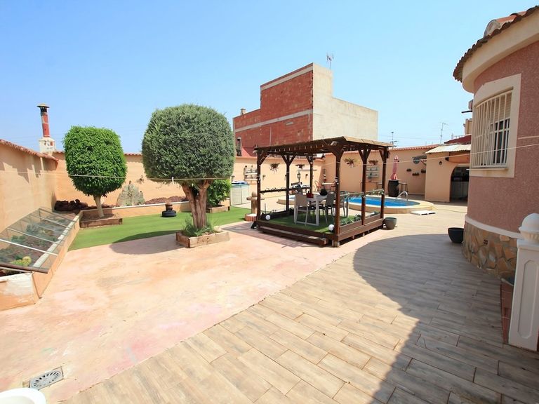 Property thumbnail 3