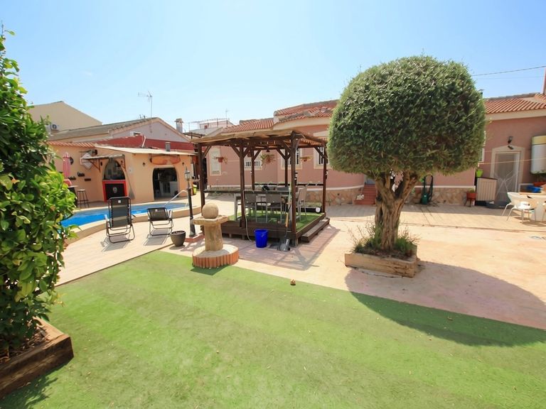 Property thumbnail 1