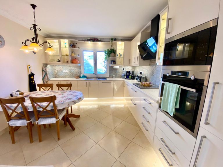 Property thumbnail 8