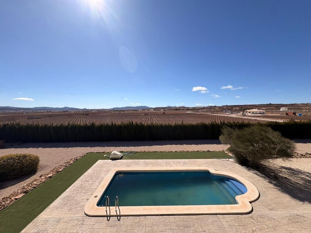 6 bedroom House / Villa in Pinoso, Costa Blanca - Property IV4196