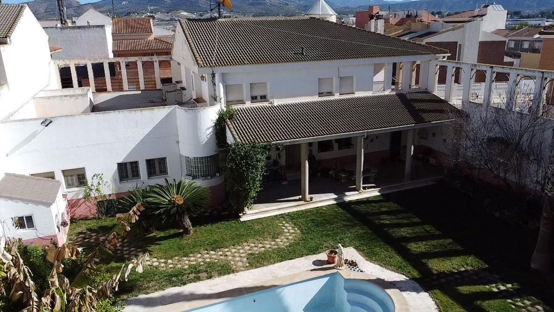 6 bedroom House / Villa in Sax, Costa Blanca - Property IV4403