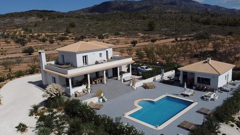 5 bedroom Detached Villa in Pinoso, Costa Blanca - Property IV2394