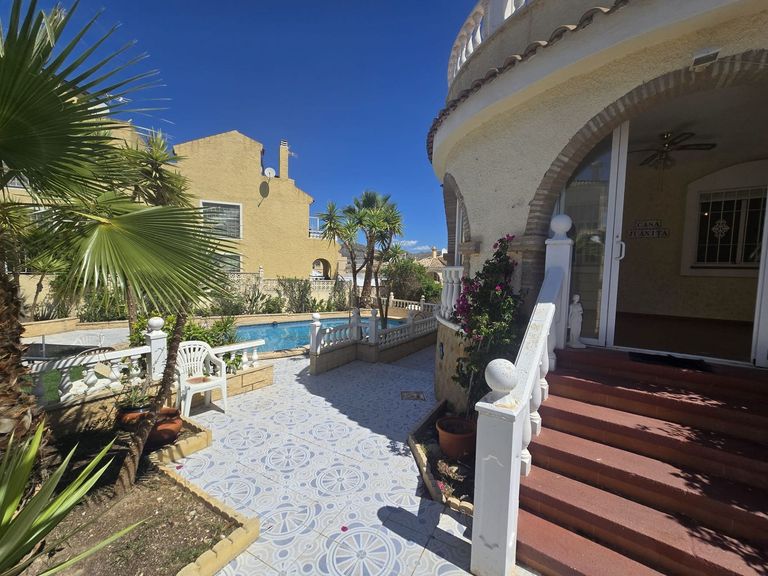 5 bedroom Detached Villa in Monforte Del Cid, Costa Blanca - Property IV6962
