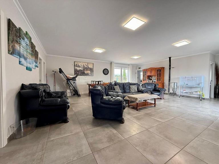 Property thumbnail 7