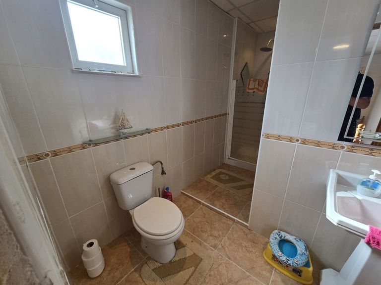 Property thumbnail 36