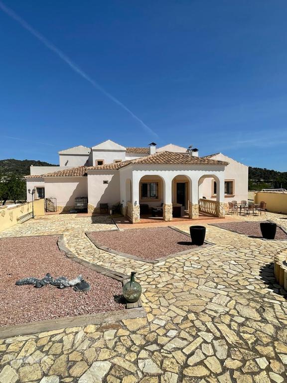 Property thumbnail 2