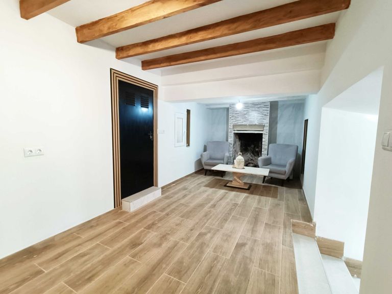 Property thumbnail 1