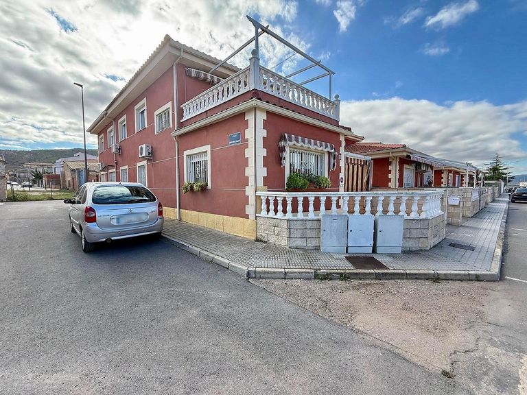 Property thumbnail 2