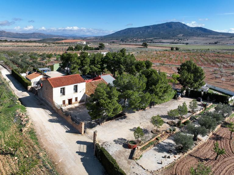 5 bedroom Country house in Yecla, Costa Blanca - Property IV575