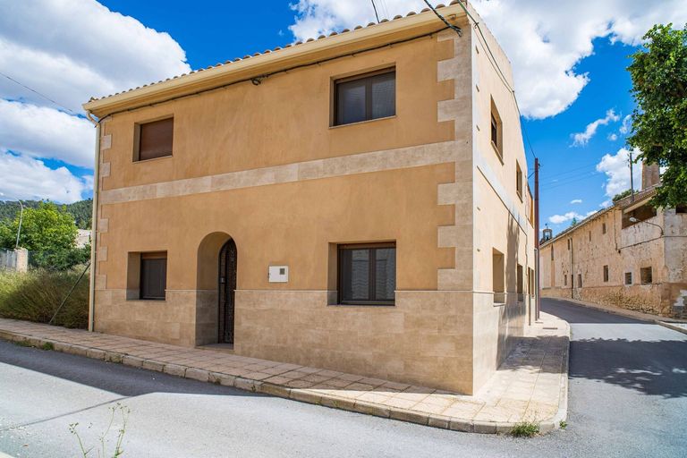 Property thumbnail 1