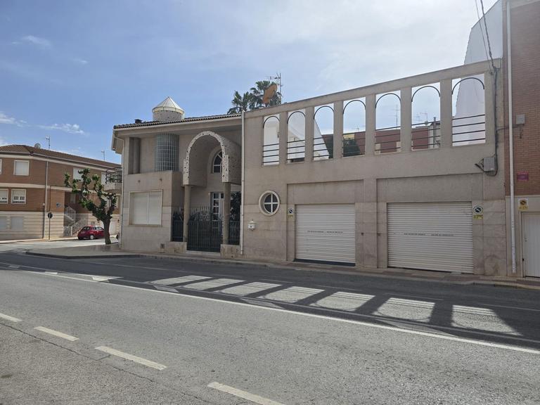 6 bedroom Detached villa in Sax, Costa Blanca - Property IV13870