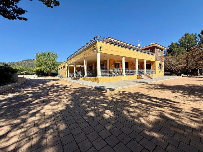 Property thumbnail 2