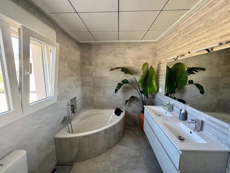Property thumbnail 10