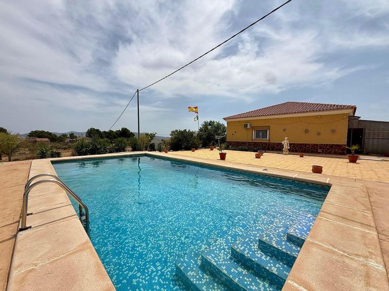Property thumbnail 1