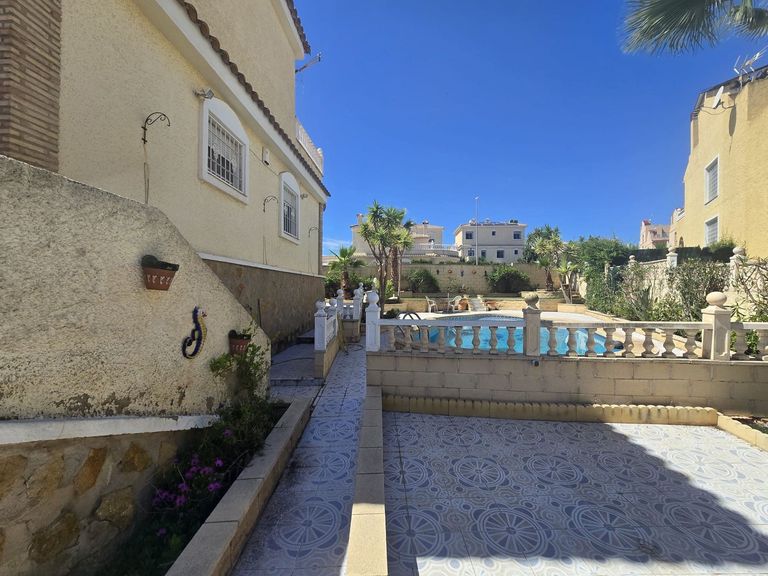 5 bedroom Detached Villa in Monforte Del Cid, Costa Blanca - Property IV6962