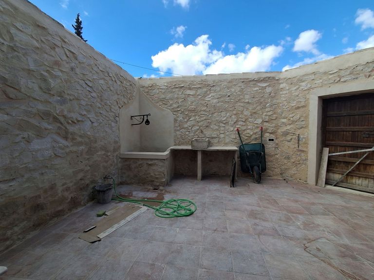 Property thumbnail 2