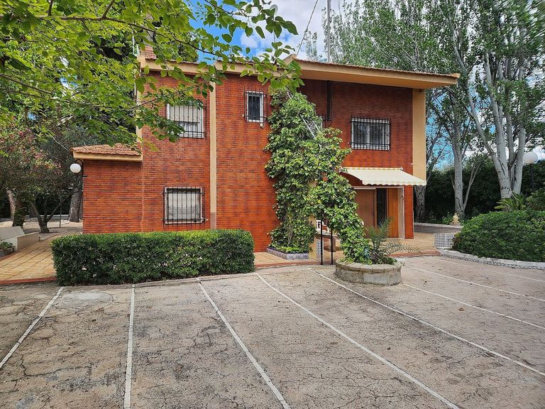 Property thumbnail 1
