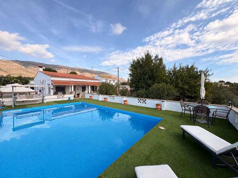3 bedroom Detached Villa in Caudete, Costa Blanca - Property IV4202