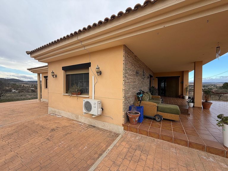 Property thumbnail 2