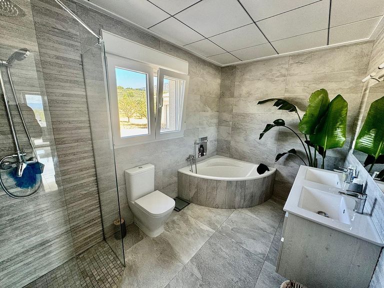 Property thumbnail 38