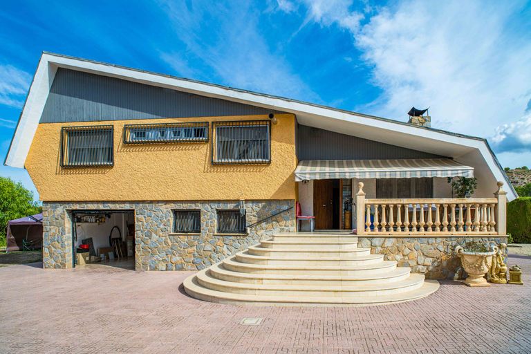 6 bedroom Detached Villa in Petrer (loma Bada), Costa Blanca - Property IV191