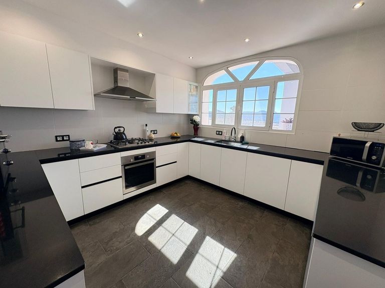 Property thumbnail 12