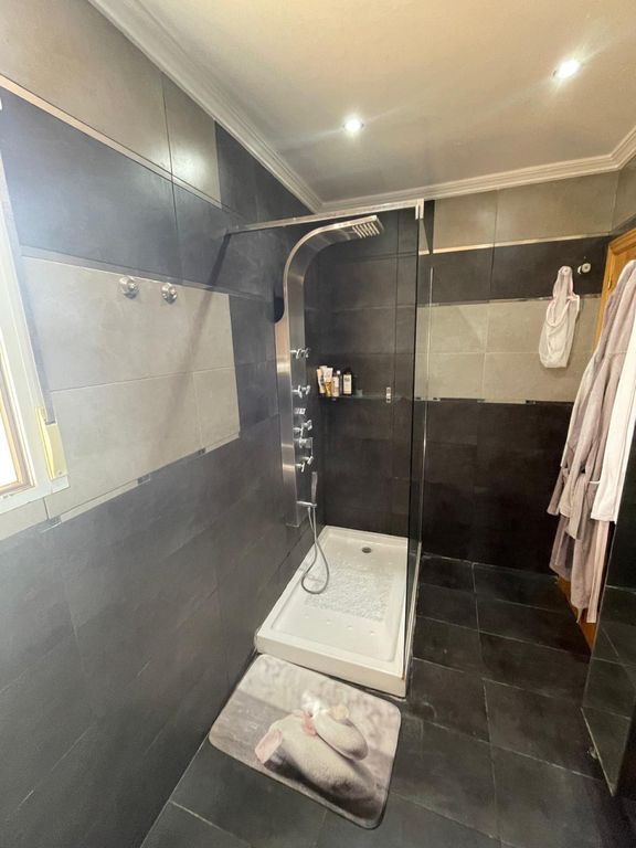 Property thumbnail 36