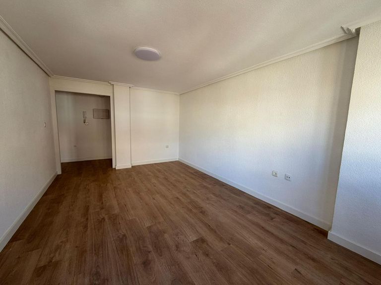 4 bedroom Apartment in Yecla, Costa Blanca - Property IV7264