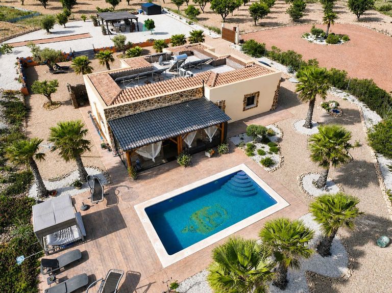 4 bedroom Detached Villa in Salinas, Costa Blanca - Property IV696