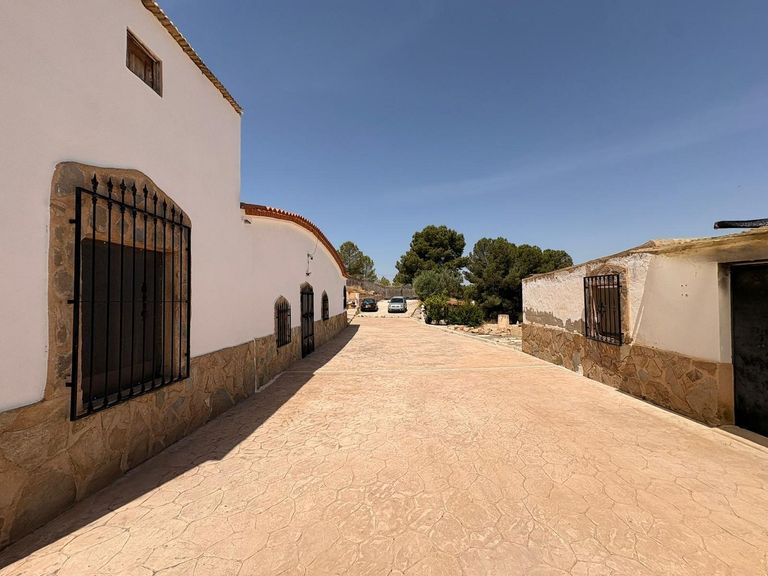 Property thumbnail 3