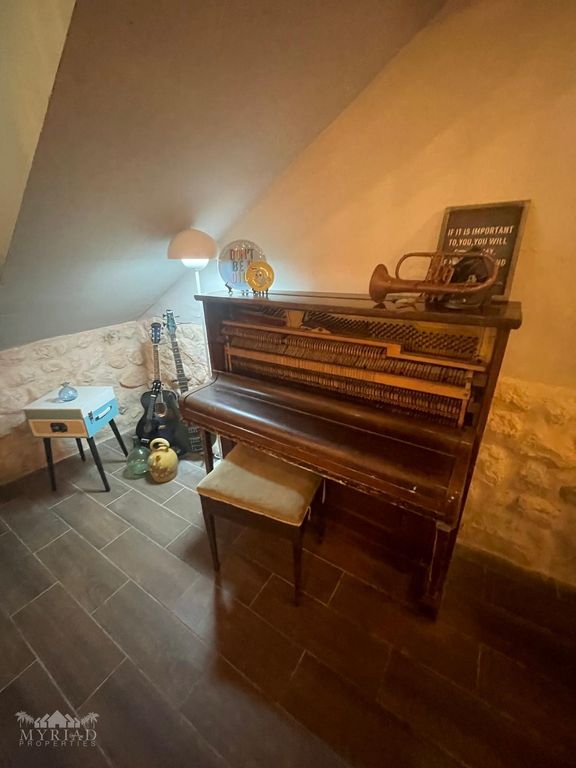 Property thumbnail 9