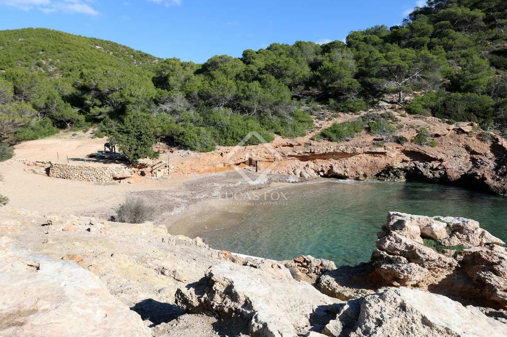 4 bedroom Land in Santa Eulària Des Riu, Ibiza - Property LI26968