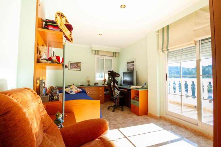 Property thumbnail 9