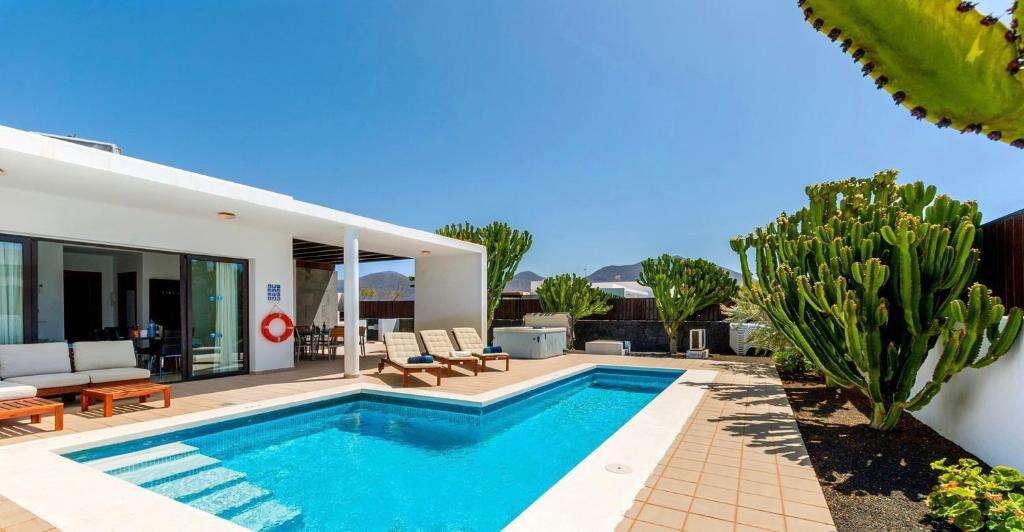 5 bedroom House / Villa in Playa Blanca (yaiza), Lanzarote - Property PL608491