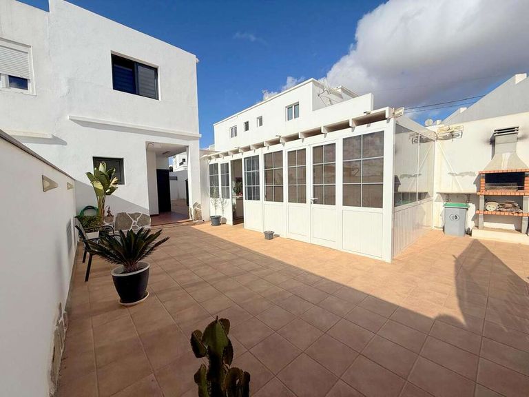 Property thumbnail 1