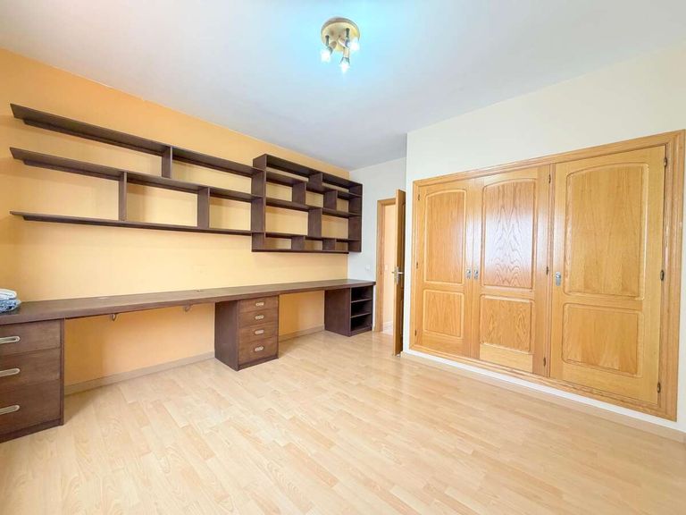 Property thumbnail 11