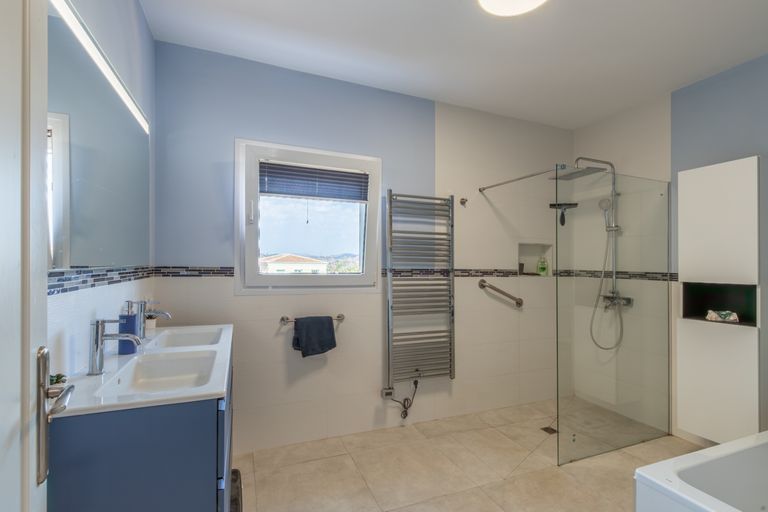 Property thumbnail 11
