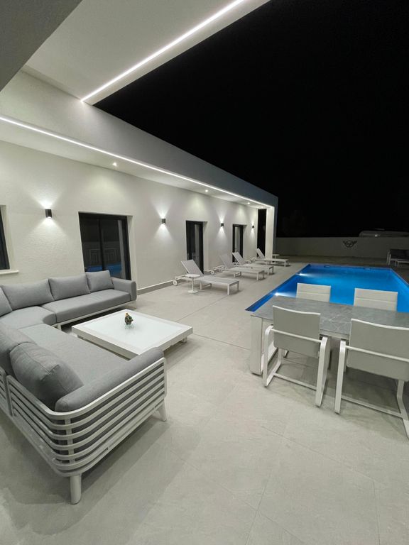 Property thumbnail 8