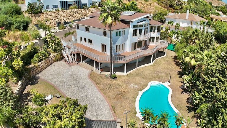 7 bedroom House / Villa in El Paraiso Alto, Costa Blanca - Property TC50212