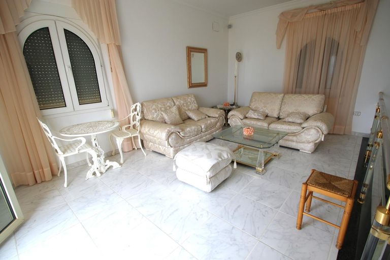 Property thumbnail 6