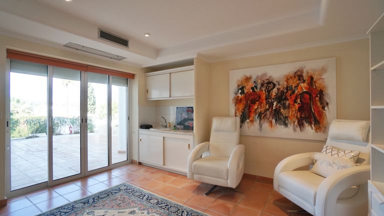 Property thumbnail 11
