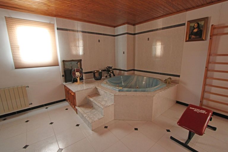 Property thumbnail 25